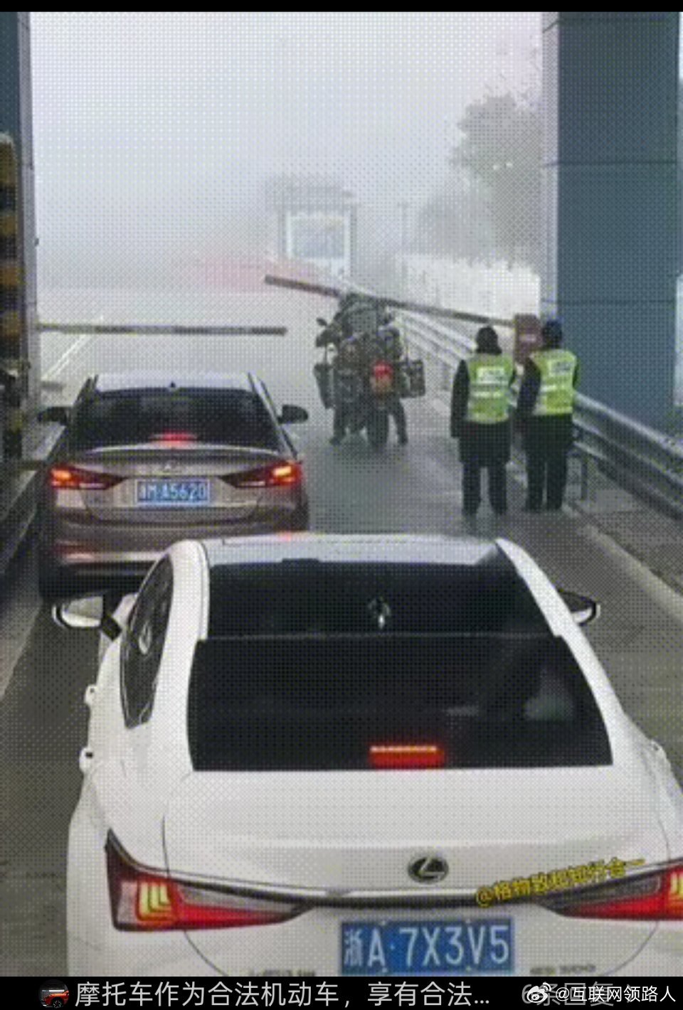 我不拦你，是尊重你对家的渴望；我不帮你，是坚守工作的职守。祝你一路平安。