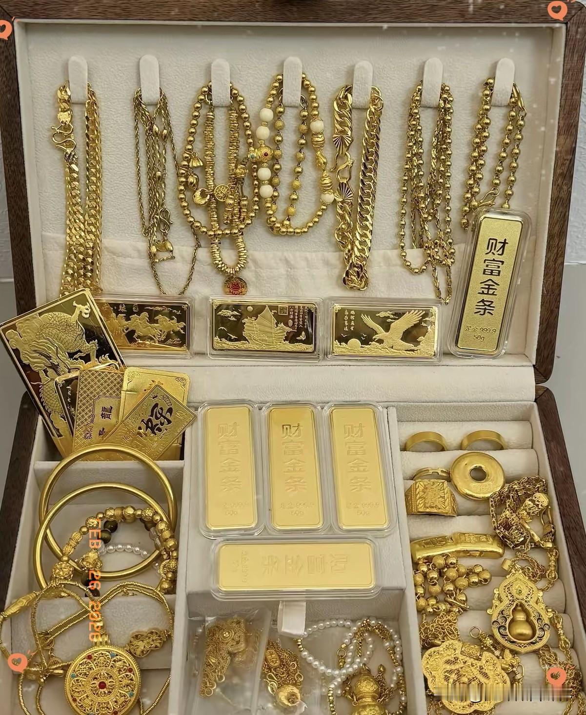 黄金已经彻底失控了，1月29日1215，1月30日1212，刚刚一查直接暴