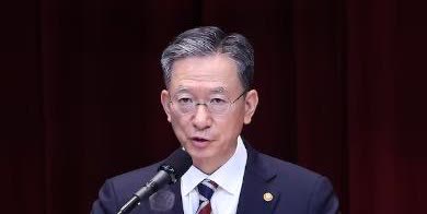 韩国法务部长痛批尹锡悦“脱衣躺地阻挠拘捕”：“比黑帮还不像话，令人羞耻”