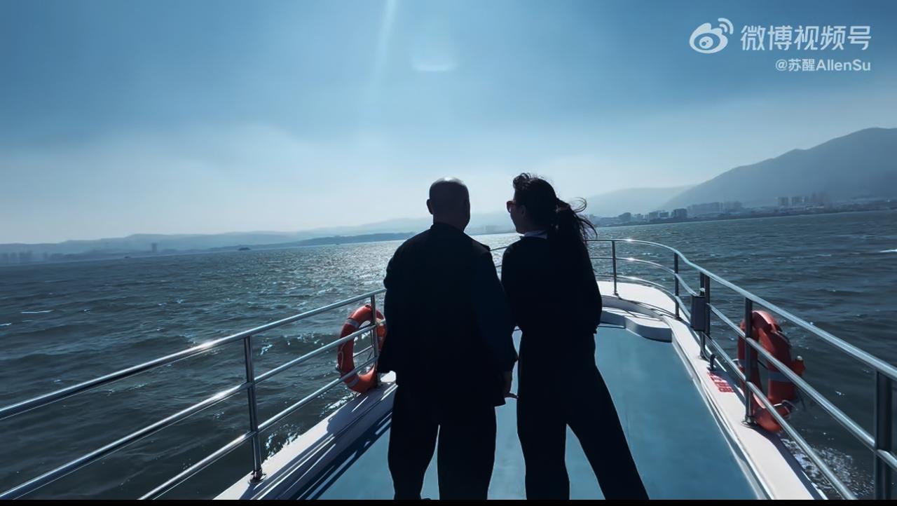 苏醒的《老歌手日常》更新了。这一期主打是父母爱情。老苏总与阿荷徜徉在云南的微