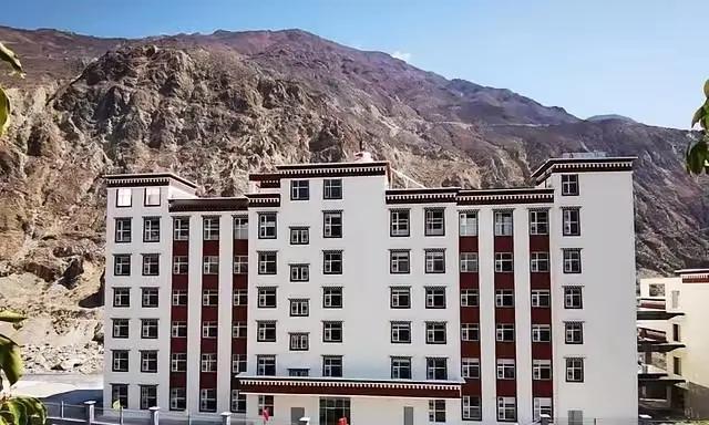 雅江集团给员工盖宿舍的操作，看了真让人憋火！一线员工被分到林芝“看山景”，美其名