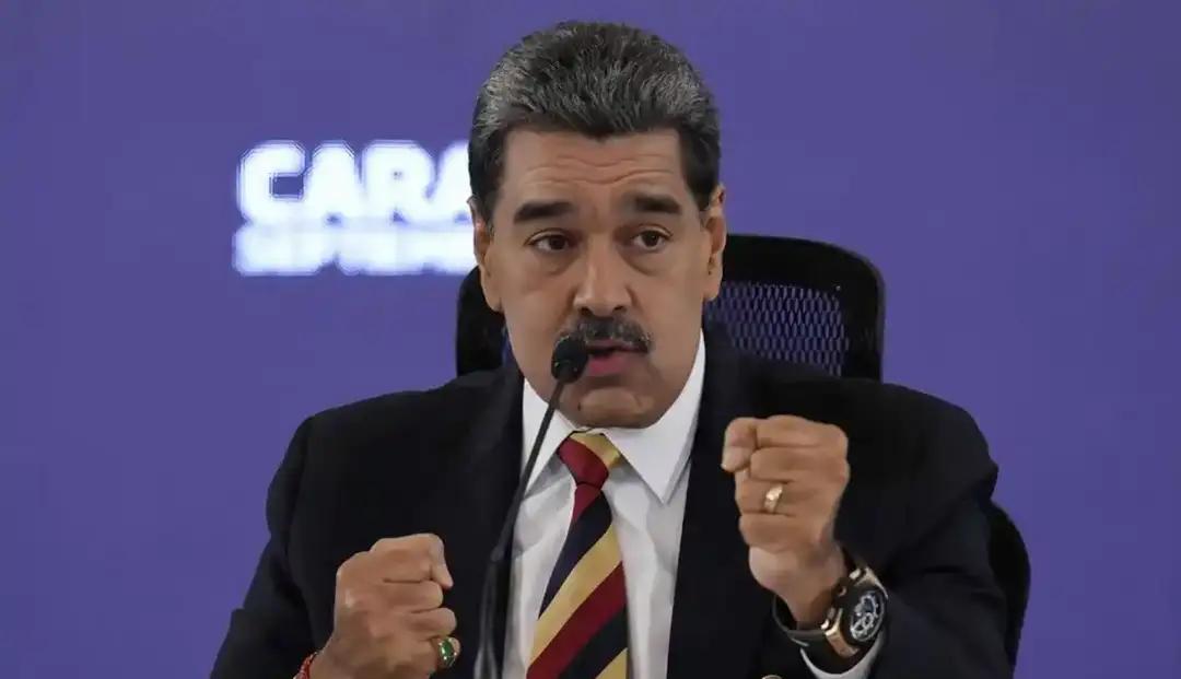 中俄按住美，马杜罗突然通知特朗普，石油向美开放，随时接受投资2026年1月1