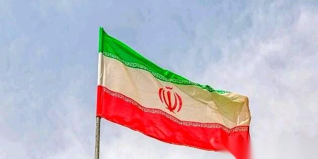 有些打脸，不用手，用的是4000公里的弹道。前一天，以色列那位大佬还在镜头前拍