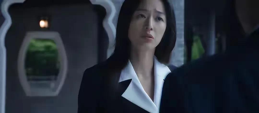 难道我们不该反思吗？为什么惯的他们如此无法无天？同时还要封杀剧组，编剧，导演韩