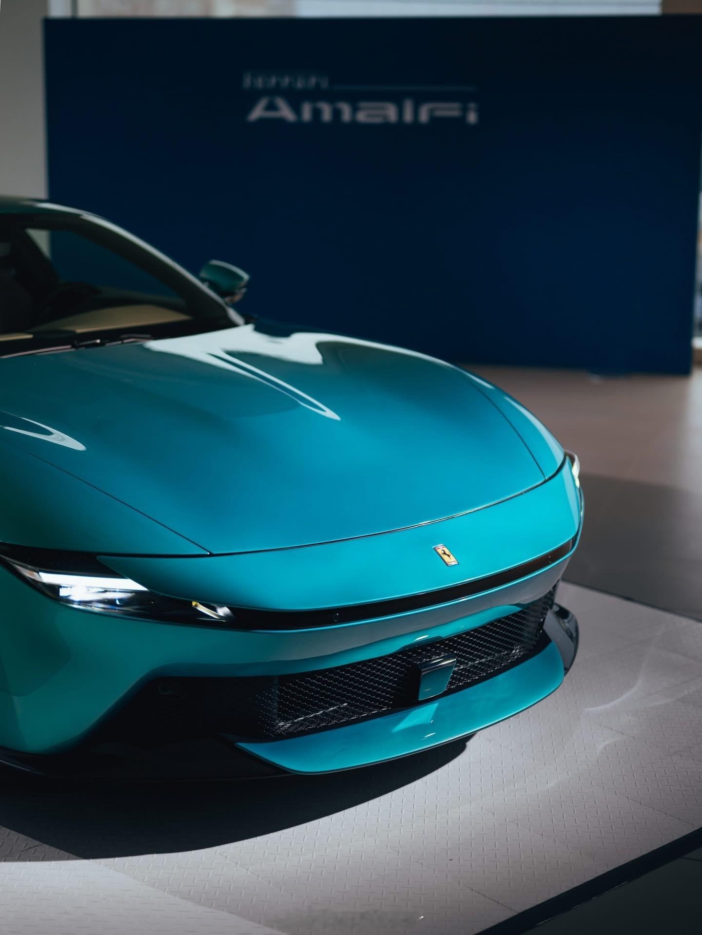 🐳🐳🐳地中海般的蓝色全新法拉利Amalfi