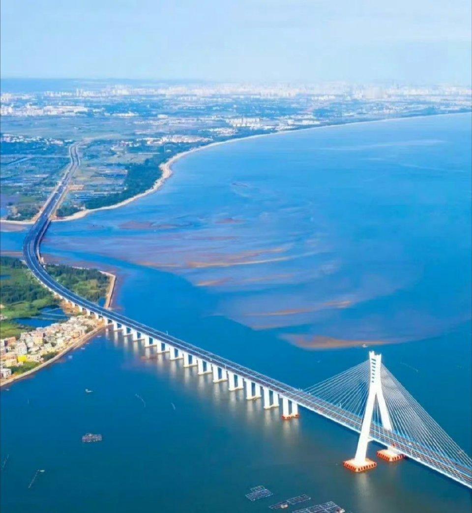 成都飞三亚只要300多元，但是回来却要2600元！过年这几天海南岛是进岛容易出岛