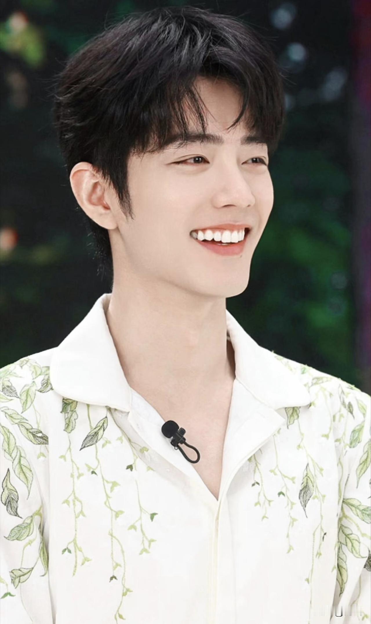 两人属于完全不同的颜值风格，各有特色，没有绝对的高低之分肖战气质温润清秀，五