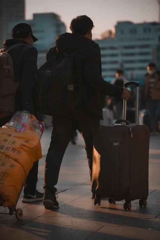 2026年春运从2月2日到3月13日，全社会跨区域人员流动量预计达95亿人次，创