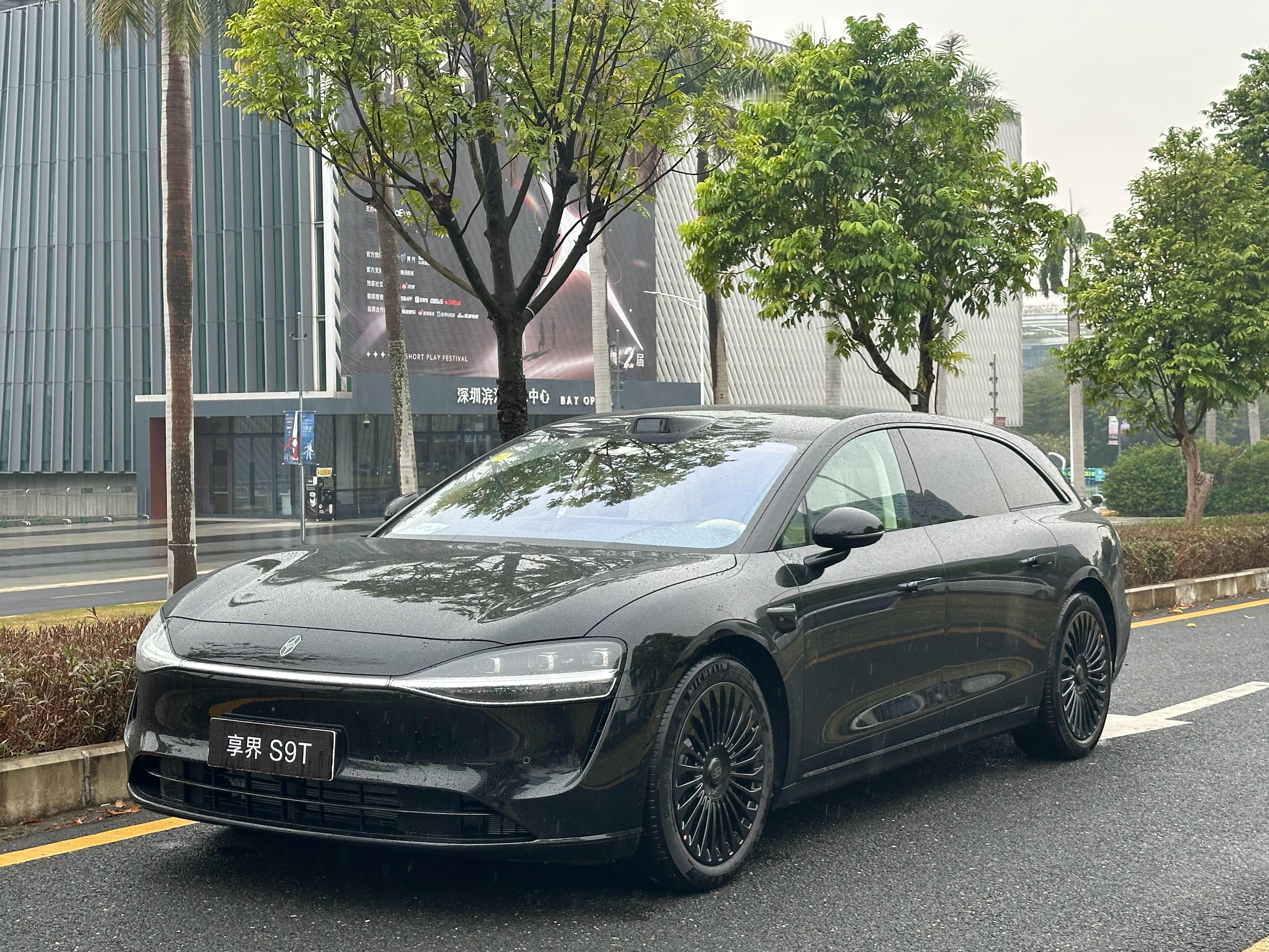 今天开享界S9T，初步感受下来是真的不错，过坎后几乎没多余的跳动，这对于一辆车长