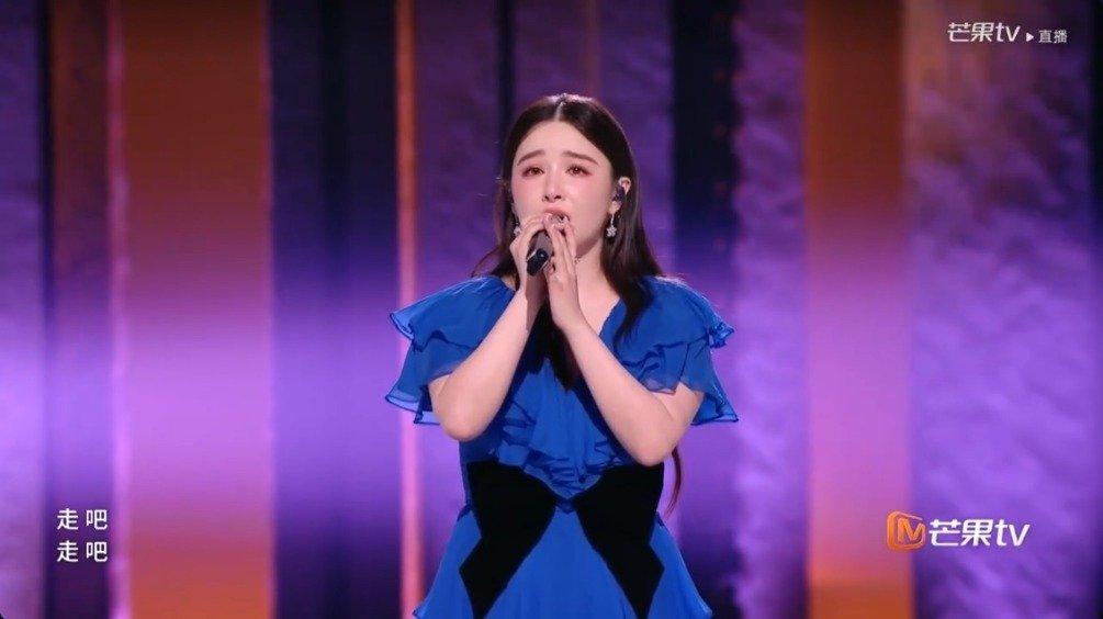 真没想到。《乘风2026》初舞台，倪萍提议重唱，反倒让阚清子火了。阚