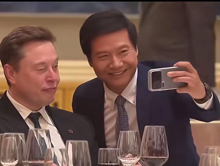 虽然我们两家企业的市值差距十几倍，不是一个级别的，但我们都是为人类的科技发展创造