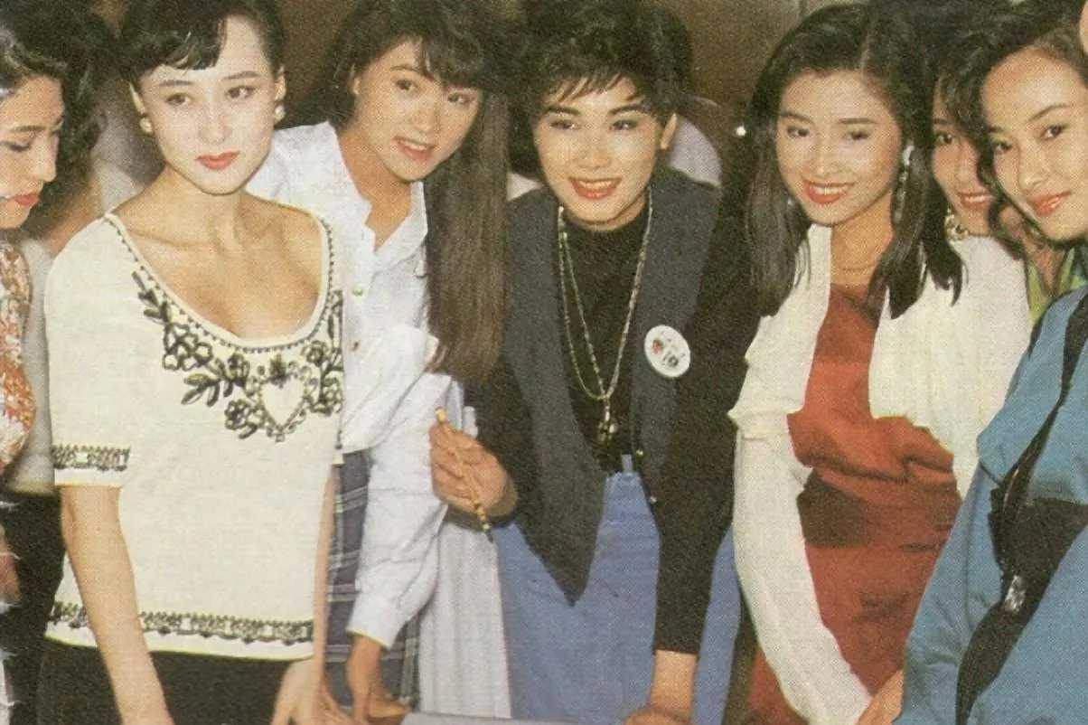 利智算不算顶级大美人？看看她和关之琳、翁虹的合照就知道