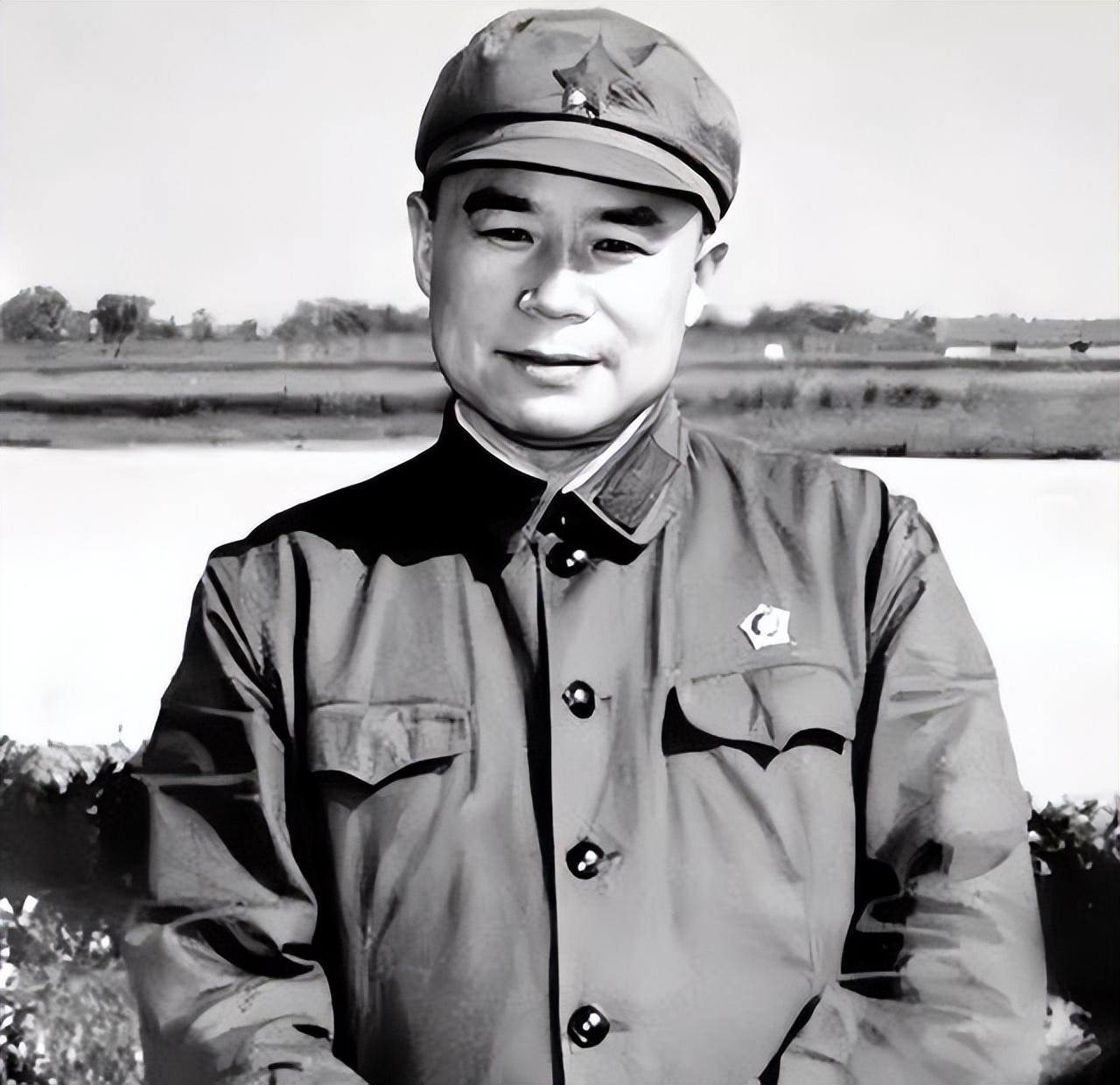 1970年，王震送给周总理一个苹果，说这是王近山拿来的，他想求您办点事儿，周总理