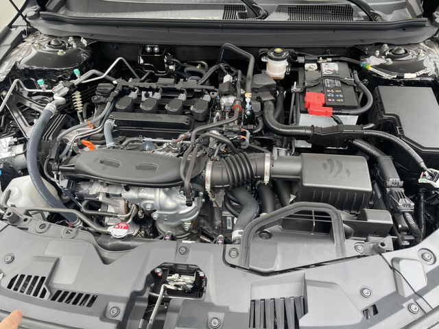 十一代雅阁发动机生锈怎么回事今天验车发现发动机有点锈迹，哪位大佬知道这是什么原