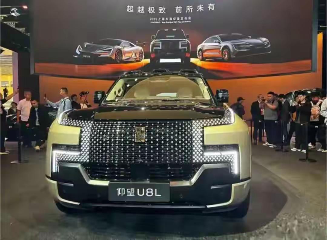 2026成都国际车展上，现场的黑科技给车迷带来了很多惊喜。有个品牌的实车直接