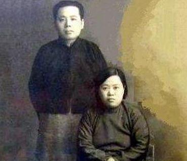 1914年，作家张恨水被迫结婚，他嫌弃妻子貌丑，却经常和妻子同房。不久后，妻子怀