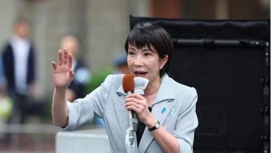 中美之外无大国？岩屋毅一句话让高市早苗下不来台 世界格局像一张牌桌，能定规矩