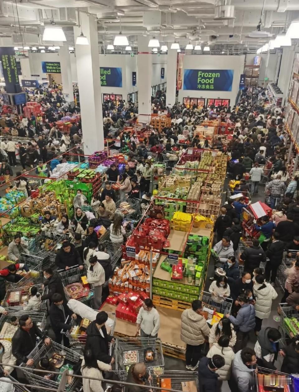 为什么消费降级，去山姆的人反倒多了？？？？个人觉得是大钱没有或舍不得花，然后