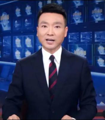 明天大阅兵男播音员一定是康辉。可女播音是谁还真不好说。十年前，大阅兵女播音是