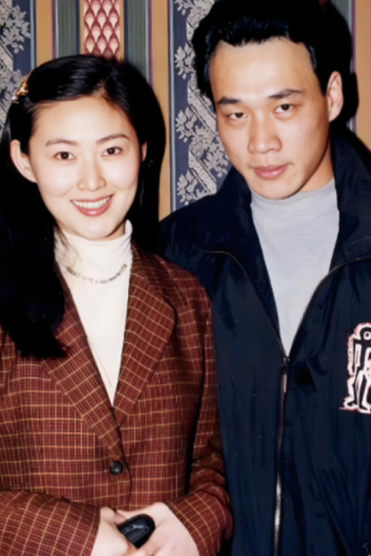 1998年，“武松”的扮演者丁海峰，爱上了“潘金莲”的扮演者王思懿，于是，丁海峰