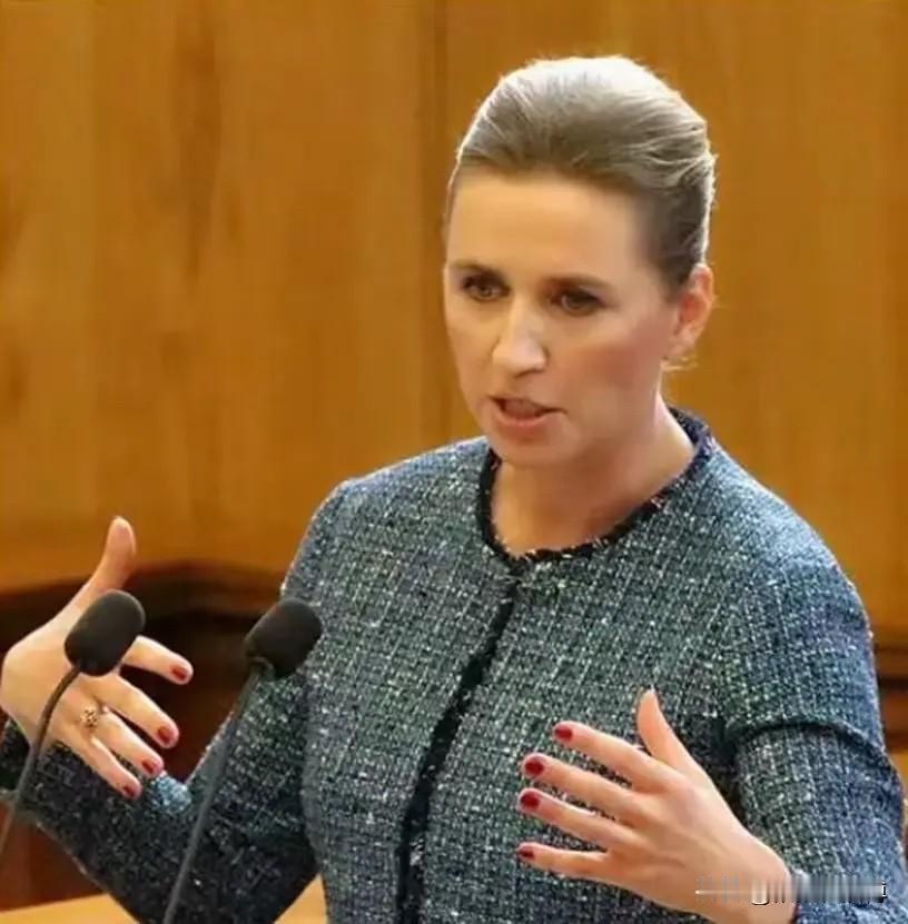 丹麦现在的情况，谁也帮不了。世界上有三个厉害的大国，丹麦为了取悦美国，得罪死了另