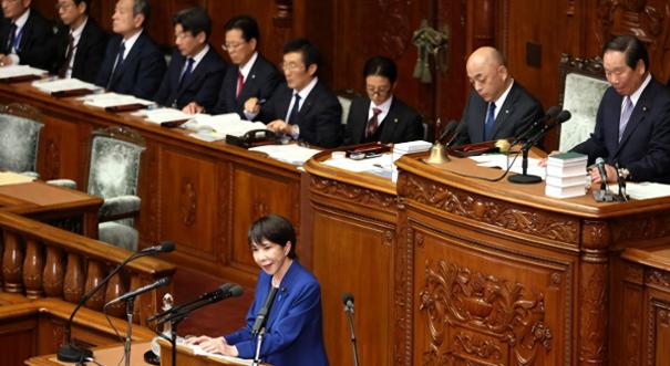 日本新首相高市早苗刚把首相宝座坐热3天,就抛出个让全网炸锅的消息,她明明白白的表