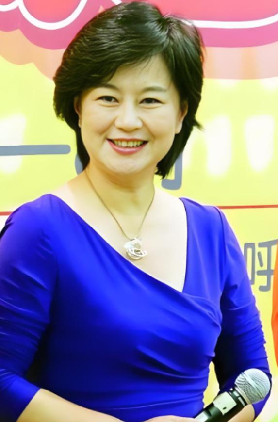 1999年，鞠萍向丈夫提出了离婚，丈夫同意离婚，却让她二选一，孩子和财产只能带走