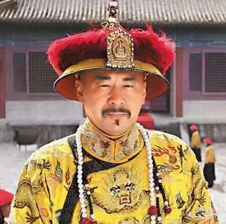 雍正年间，雍正曾资助一卖字穷书生，待其考取功名后，雍正写了一个字，让他看。没想到