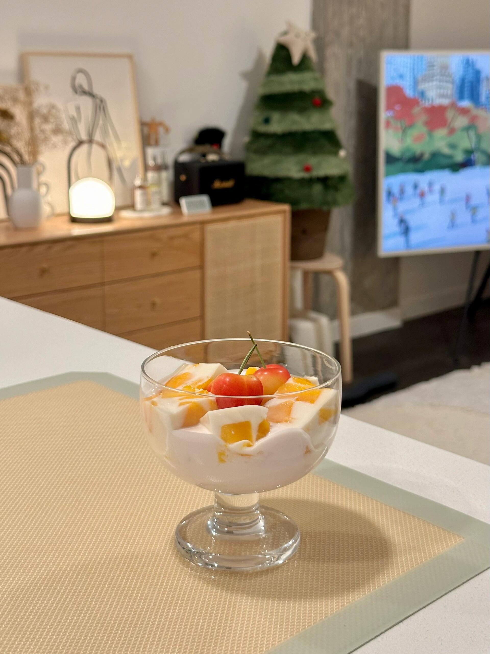 芒果椰奶冻🥭🥥有手就会的超赞小甜品！简单搅一搅就能做好，香甜芒果和QQ椰奶冻