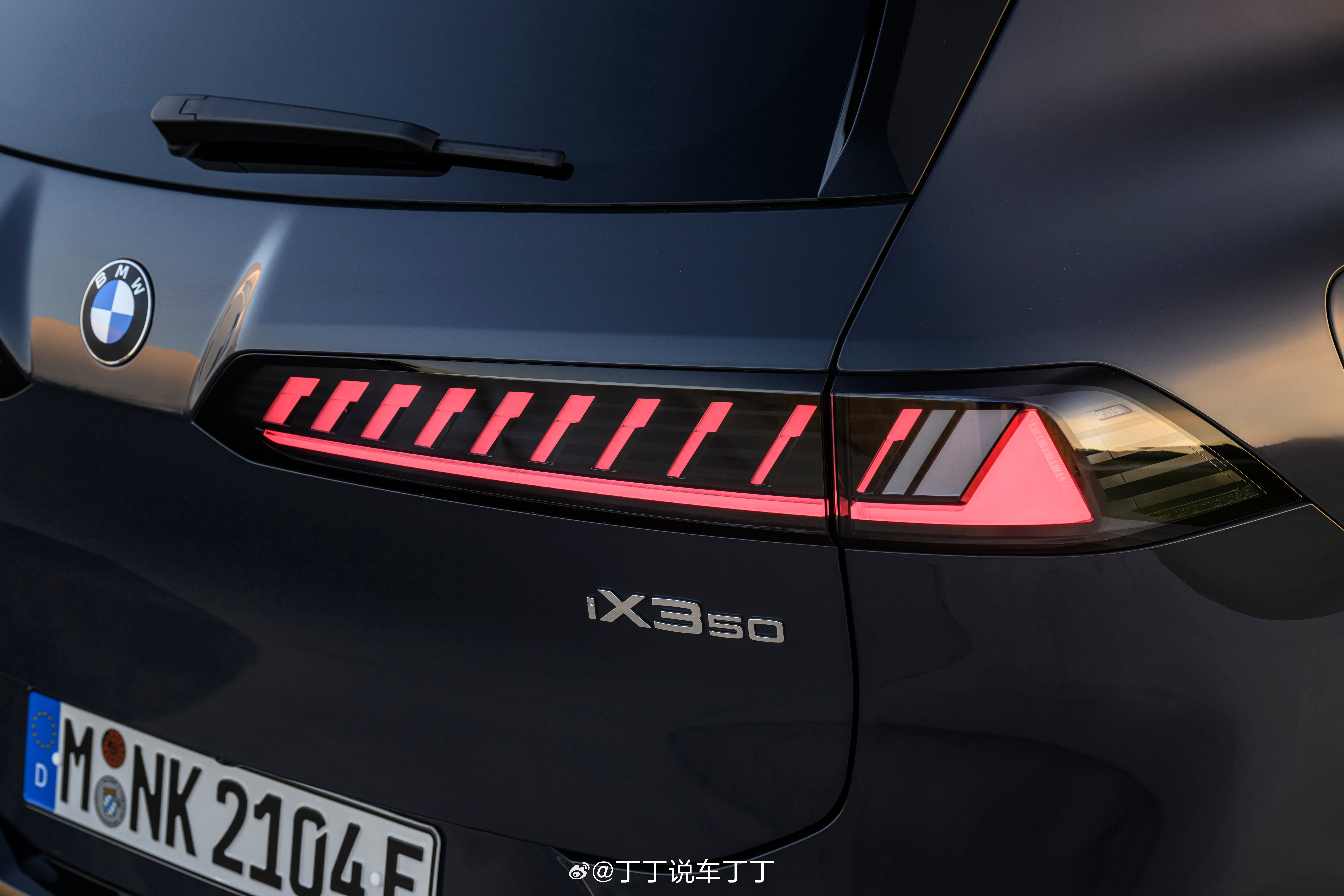 今天宝马发布了iX3的一个宣传视频和一组官图，不知道大家有没有注意到一个小细节：