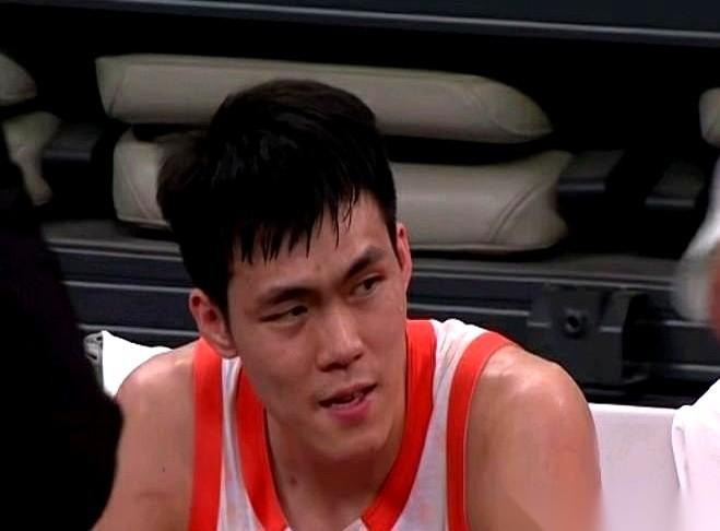 被人当成头号敌人往死里掐，是一种什么体验？去问问庞峥麟就知道了。全场被贴身“