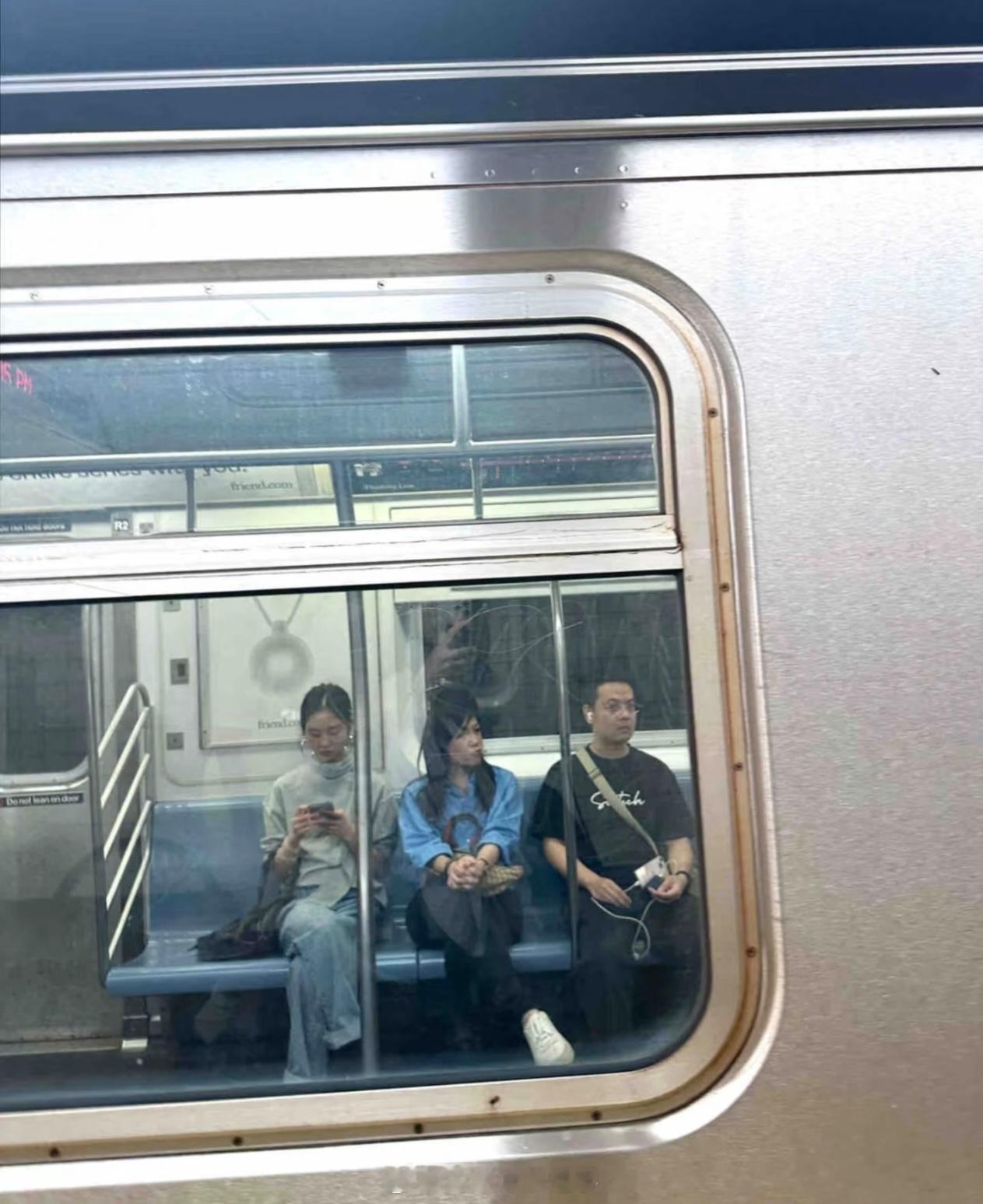 纽约地铁偶遇了黄多多黄多多去上学了气质美女，爱了​​​