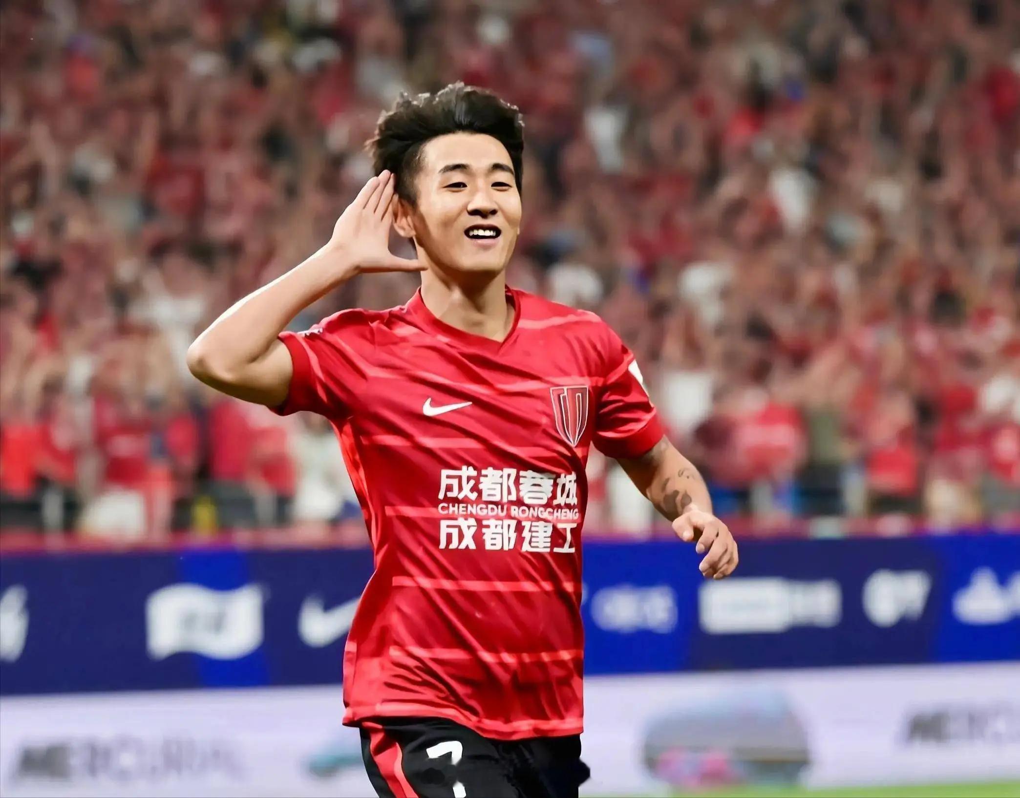 韦世豪，国脚，云南玉昆边路补强的第一目标，待遇条件极优，第一波接触已失败，暂无继