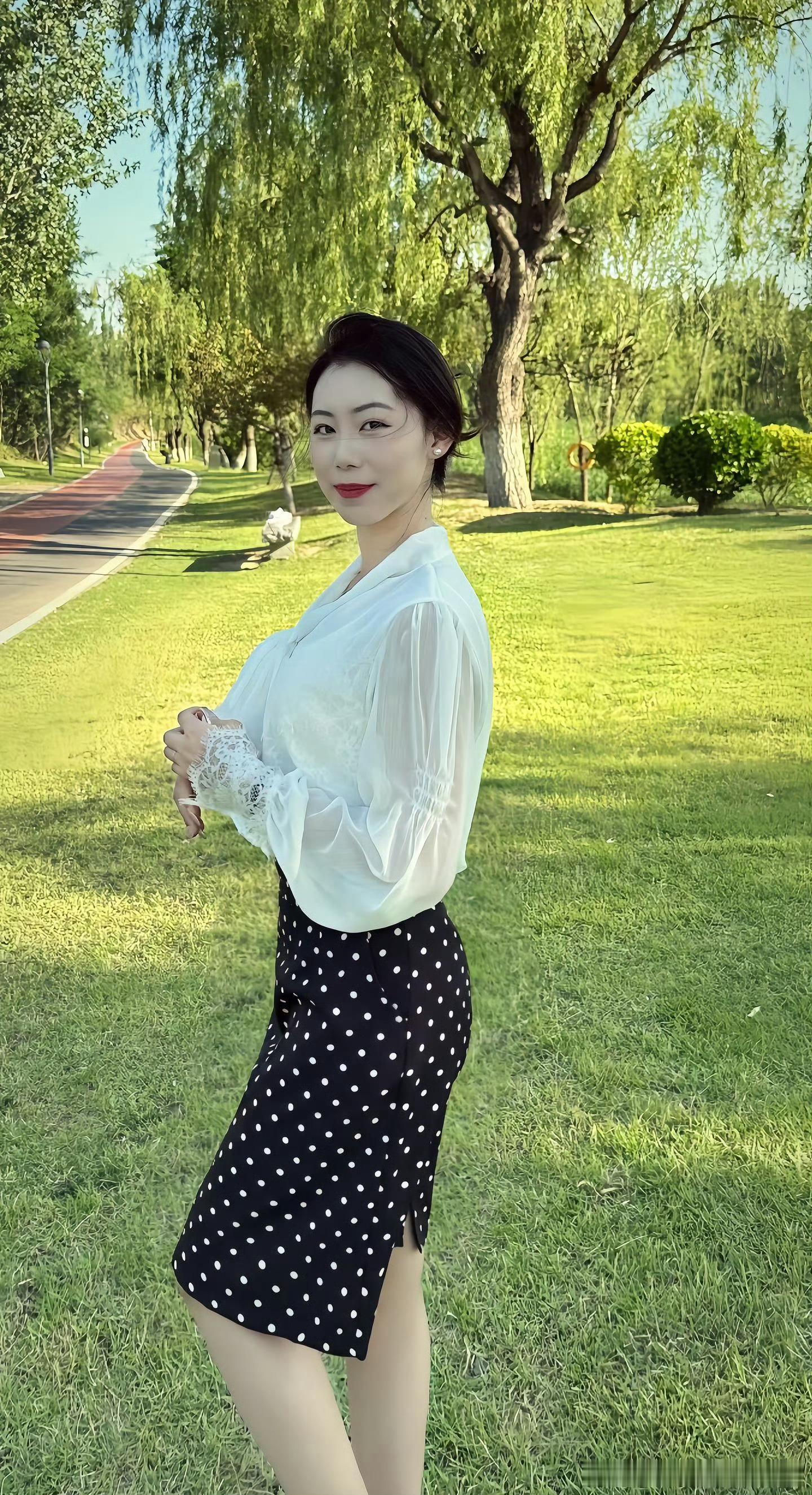 三十加的姐姐硬是穿成阿姨风​​​