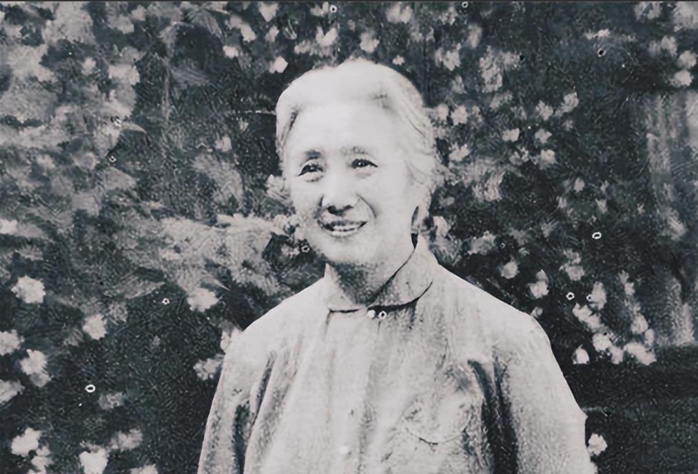 一顿饭揭开尘封20年的秘密1950年上海某餐馆内，开国上将突然扔下菜单，抓着服务