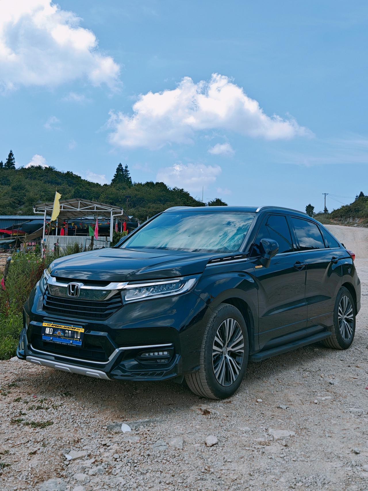 我的冠道虽没有炫酷的大屏，但它的实体按键布局设计很人性化。按键主要分中控、方向