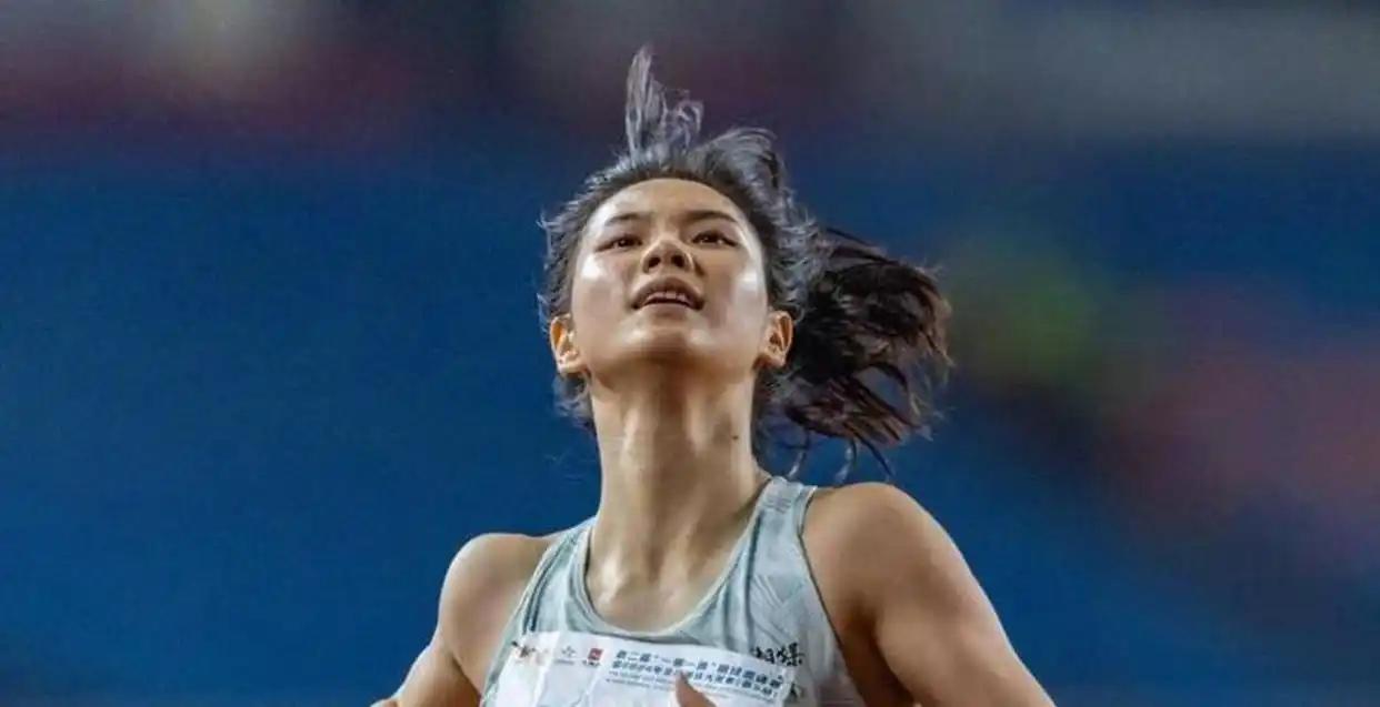 太炸裂！名古屋亚运女子100米栏赛场堪称“高手混战局”！中岛瞳跑出12