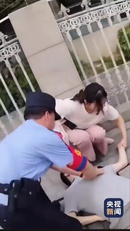 火到央视新闻了！浙江宁波，一男子跑步突然晕倒，呼吸暂停，经过的女生立马表示“快，
