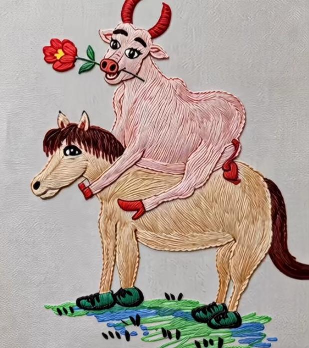 〔看图猜成语〕图中画面真有趣；老牛就在马上骑；牛嘴还叼一玫瑰；你能猜出啥