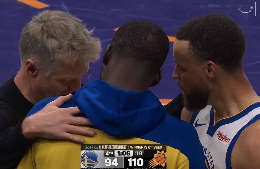 告别？库里、追梦、科尔赛后拥抱！勇士的铁三角，现在到了生涯的关口了。科尔