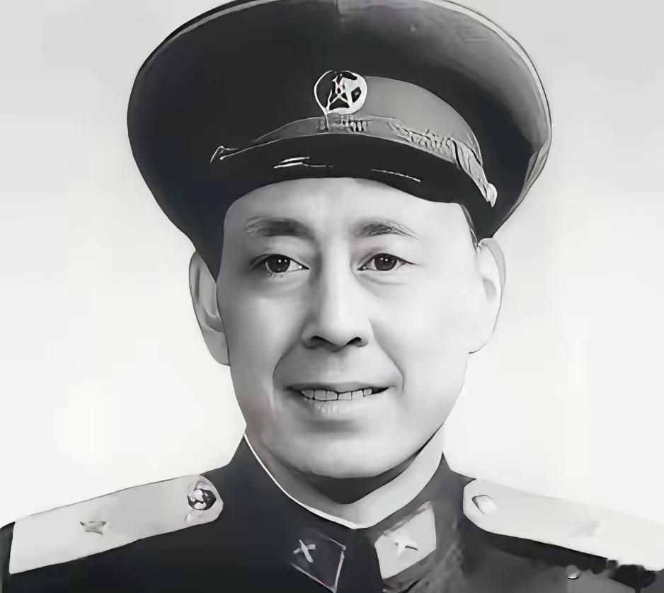 1952年，一个战士在运炮弹时，发现师长有些熟悉，他就对战友说：“首长好像我牺牲