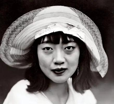 1946年，婉容浑身恶臭，令人无法靠近，41岁的她生活已然不能自理，甚至大小便失