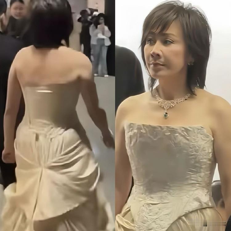 刘嘉玲这造型我看不懂：姐，咱能不拼“露”了吗？说实话，每次看到刘嘉玲的红毯照，