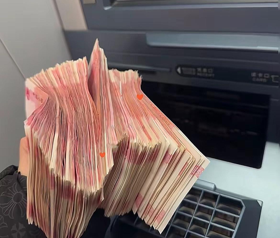 我亲妈，觉得我伺候不周到，威胁我要把我的私房钱告诉我老公。我被我妈的一顿操作
