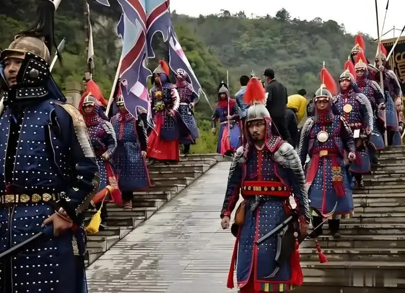 杀了魏忠贤以后，大明很快就灭亡了。因为魏忠贤虽然贪污，但是还能打胜仗。东林党掌权