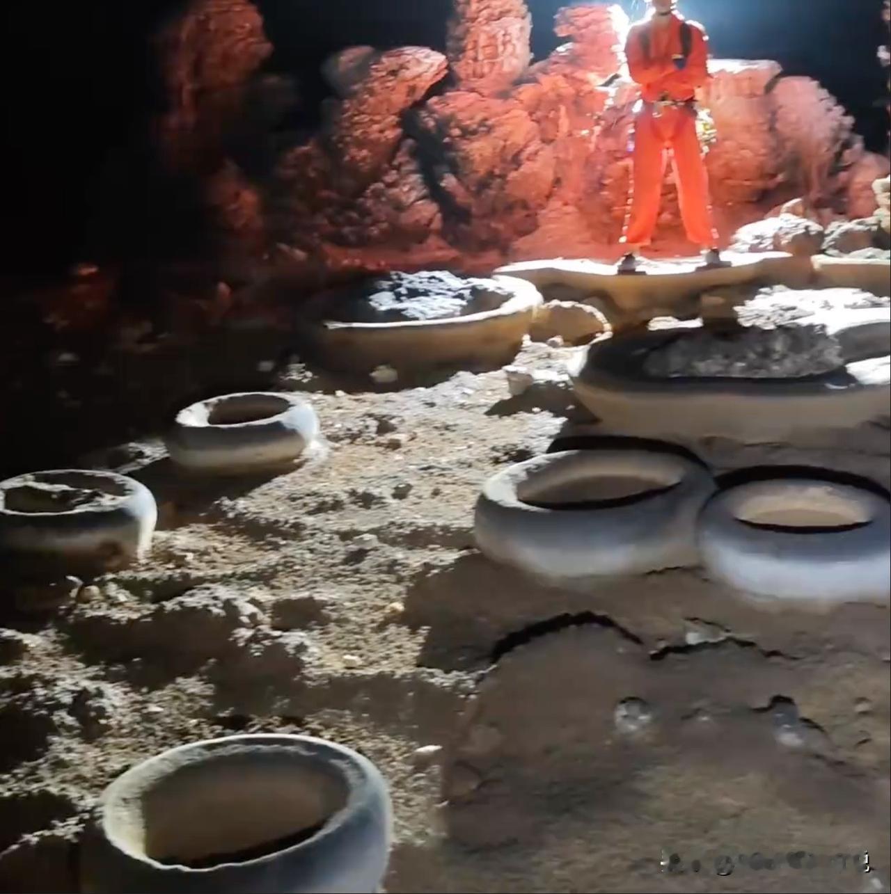 又一个地球未解之谜被发现了，贵州这次又让我看不懂了！最近在贵州贞丰200多米深的