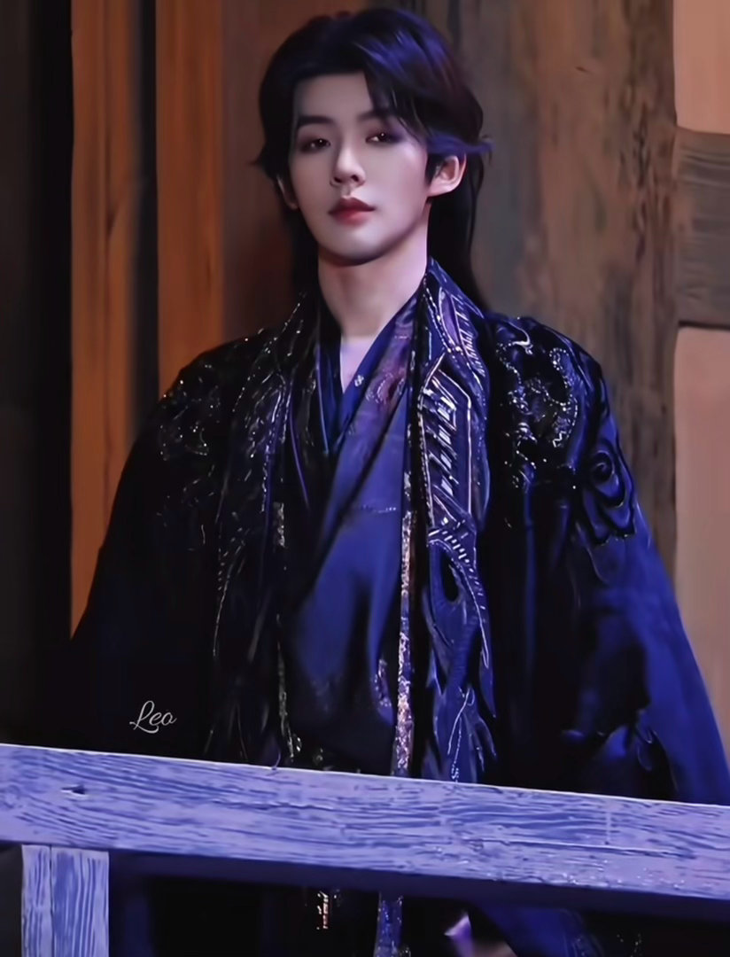郑适☾˚◌♡晚安物语在不易的生活里，请永远站在热爱中央，做自己的追光者。世