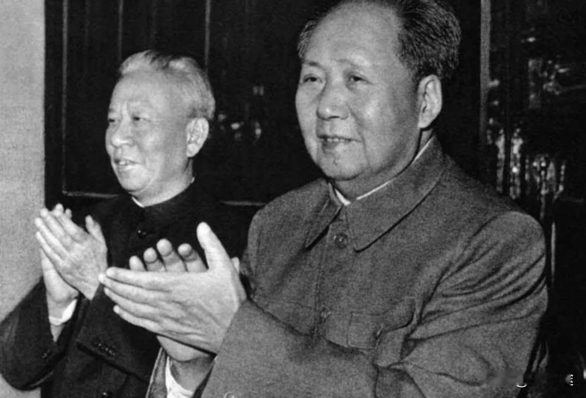 你可知道毛主席与刘少奇的分歧在哪里吗？一句话，把人拉回那段拧巴的岁月。一