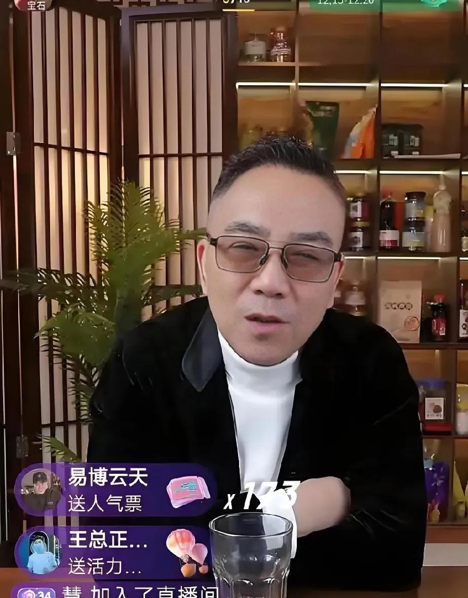 老杨蹭郭德纲热度老杨又开始蹭郭德纲热度了！直播间人气不行