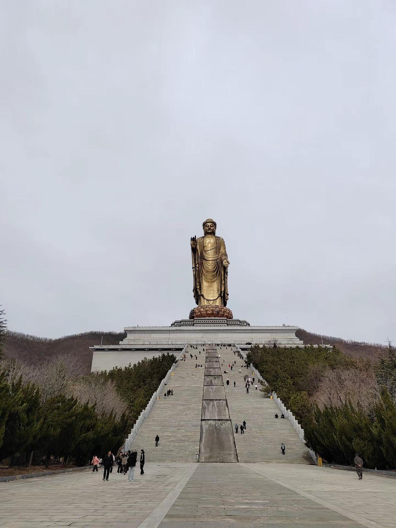 抱完佛脚了，看看大佛全景吧！大佛中原大佛文化圣地中原大佛抱佛脚
